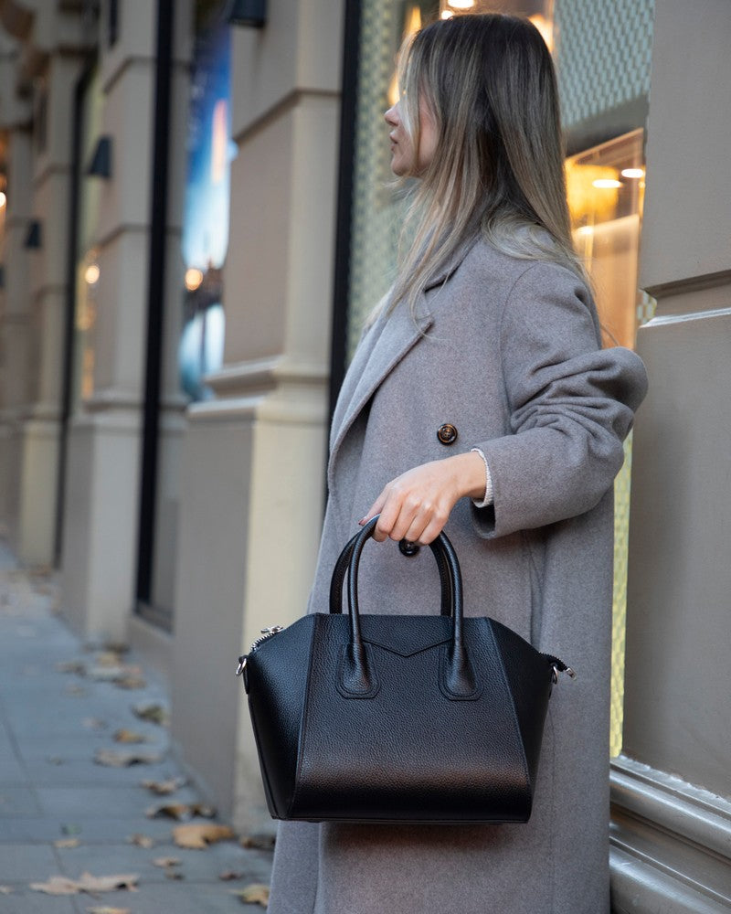 Alessia women's black leather handbag worn over the shoulder