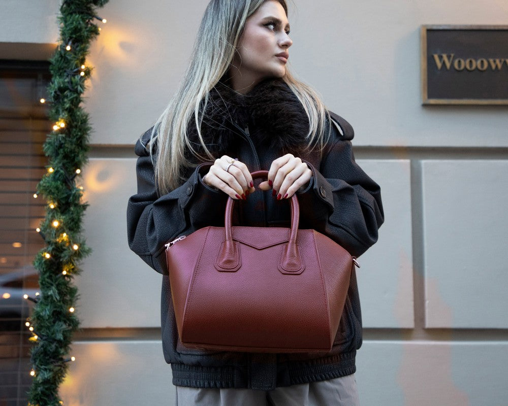 Alessia women's Bordeaux leather bag carried by hand, medium size