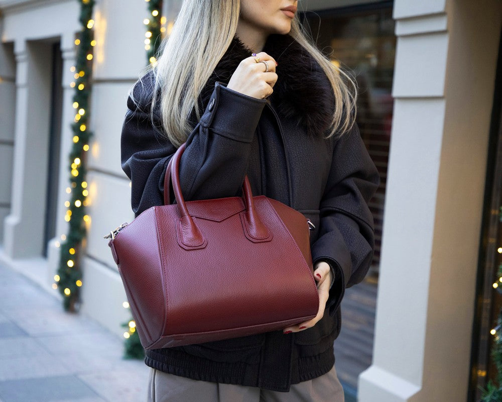 Alessia women's Bordeaux leather bag carried by hand, medium size