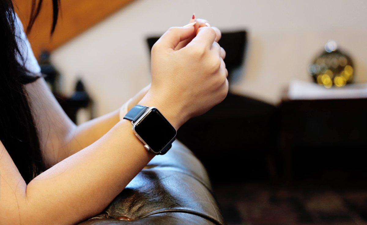 How to Choose and Maintain the Best Leather Apple Watch Bands for Men in 2026