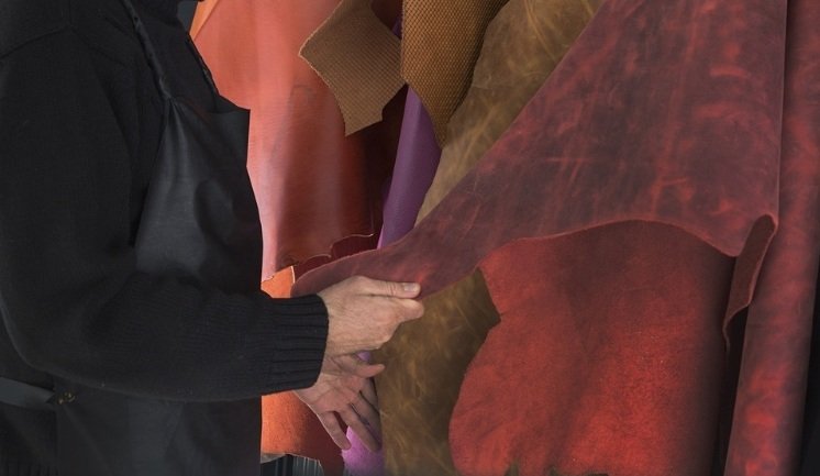 Genuine Leather vs. Faux Leather: The Modern Artisan’s Guide to Authenticity