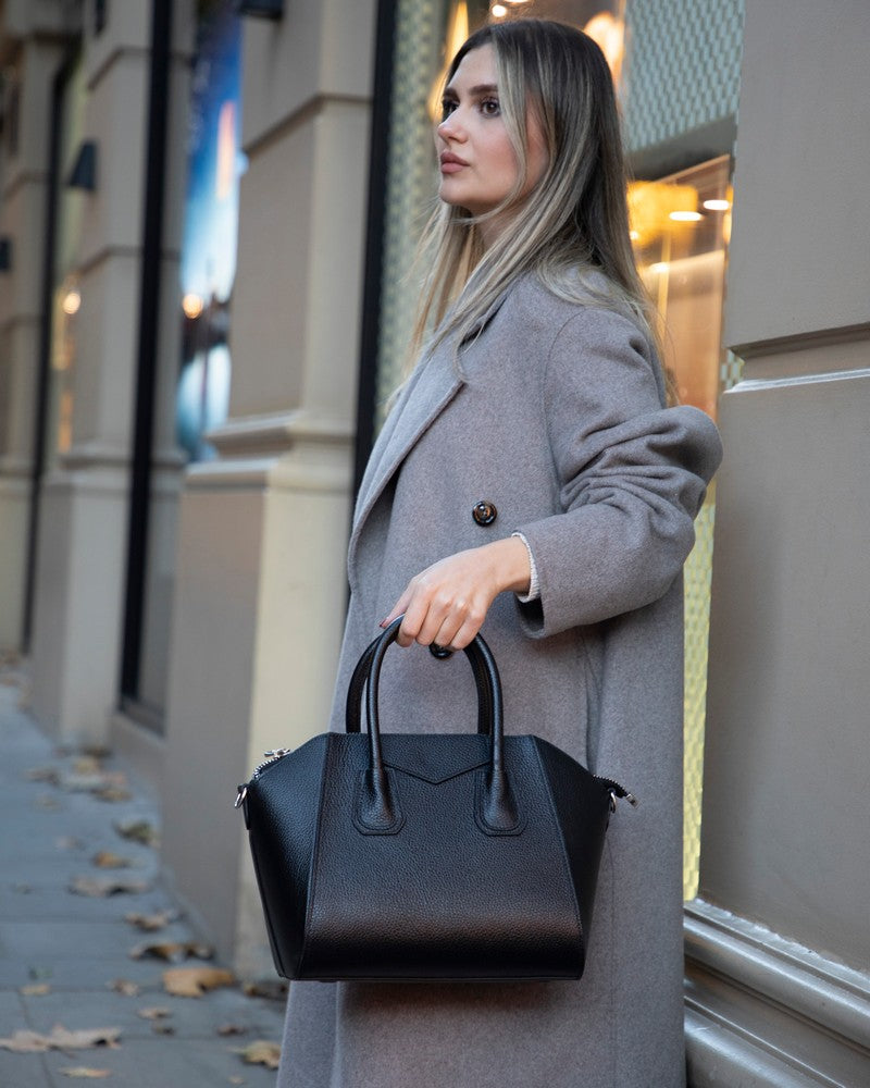 Alessia women's black leather handbag worn over the shoulder