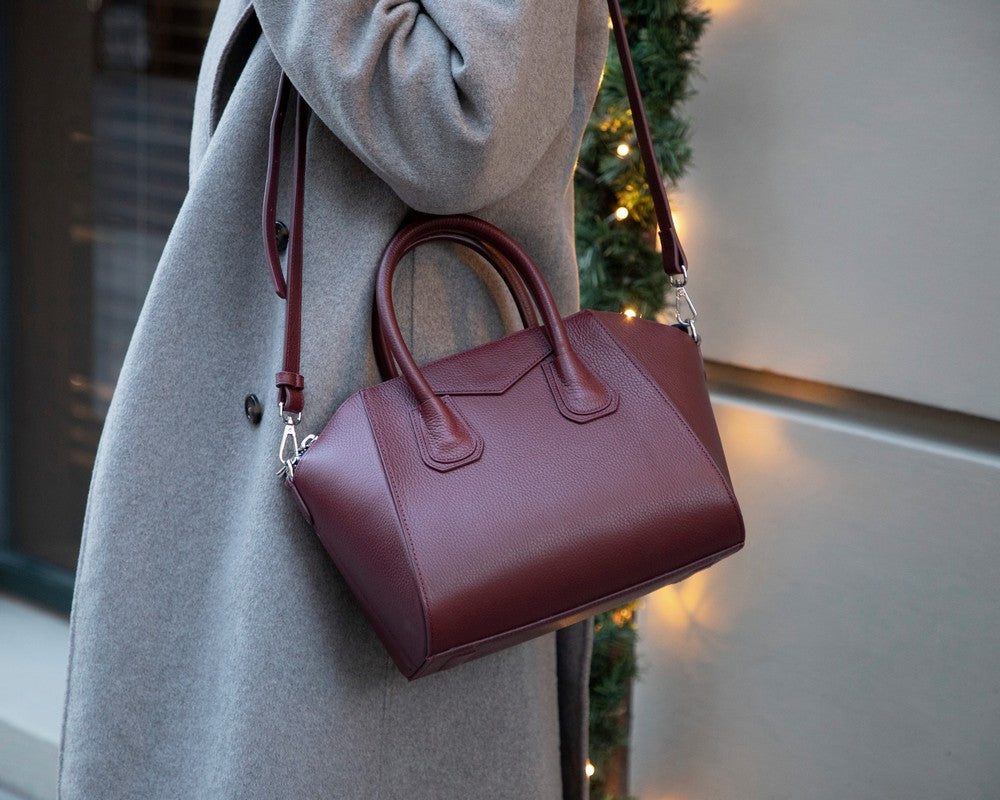 Alessia women's Bordeaux leather handbag worn over the shoulder